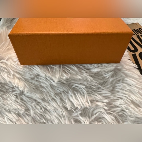 Authentic Louis Vuitton Small Gift Box, Holiday Ribbon and Holiday Gift Card - Picture 8 of 11